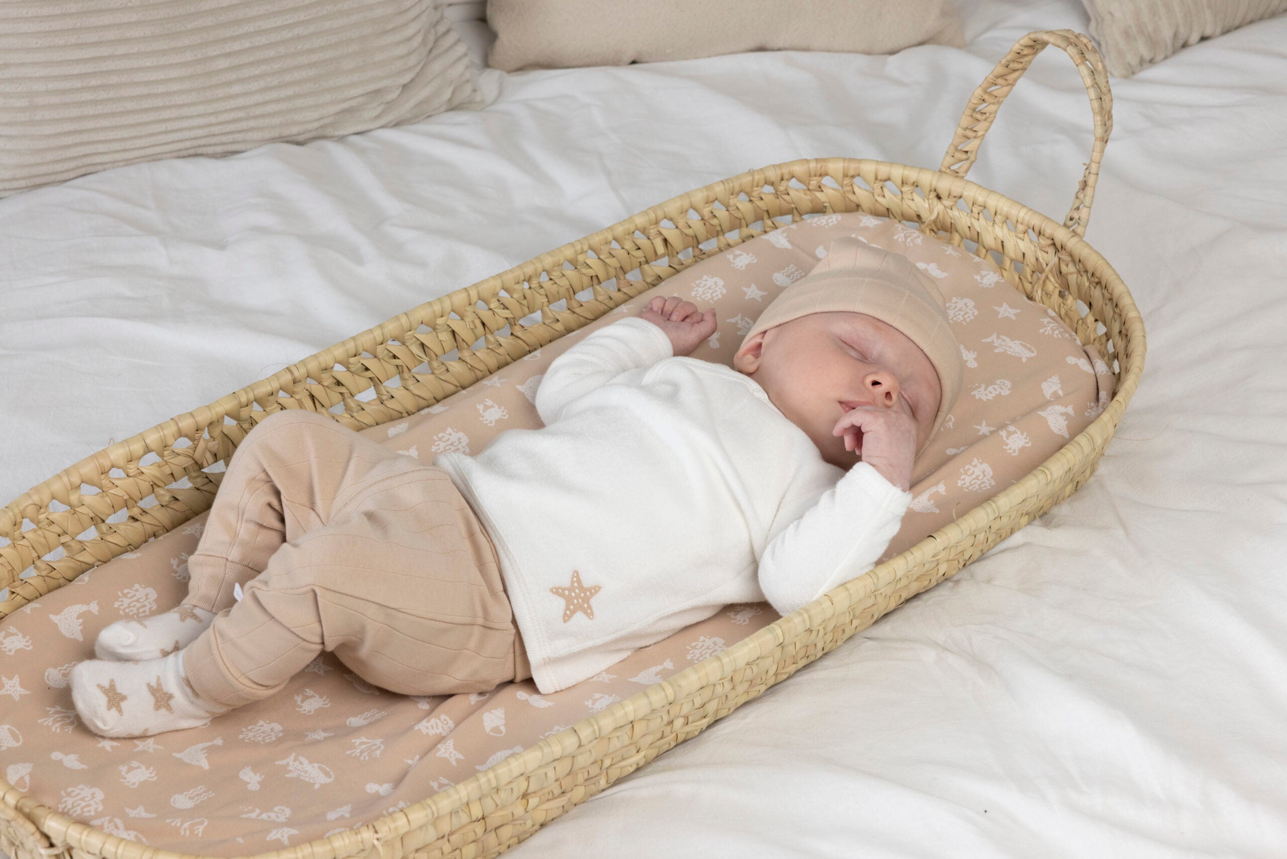 Baby’s Eerste Garderobe: Een Gids voor Babykleding en Maten