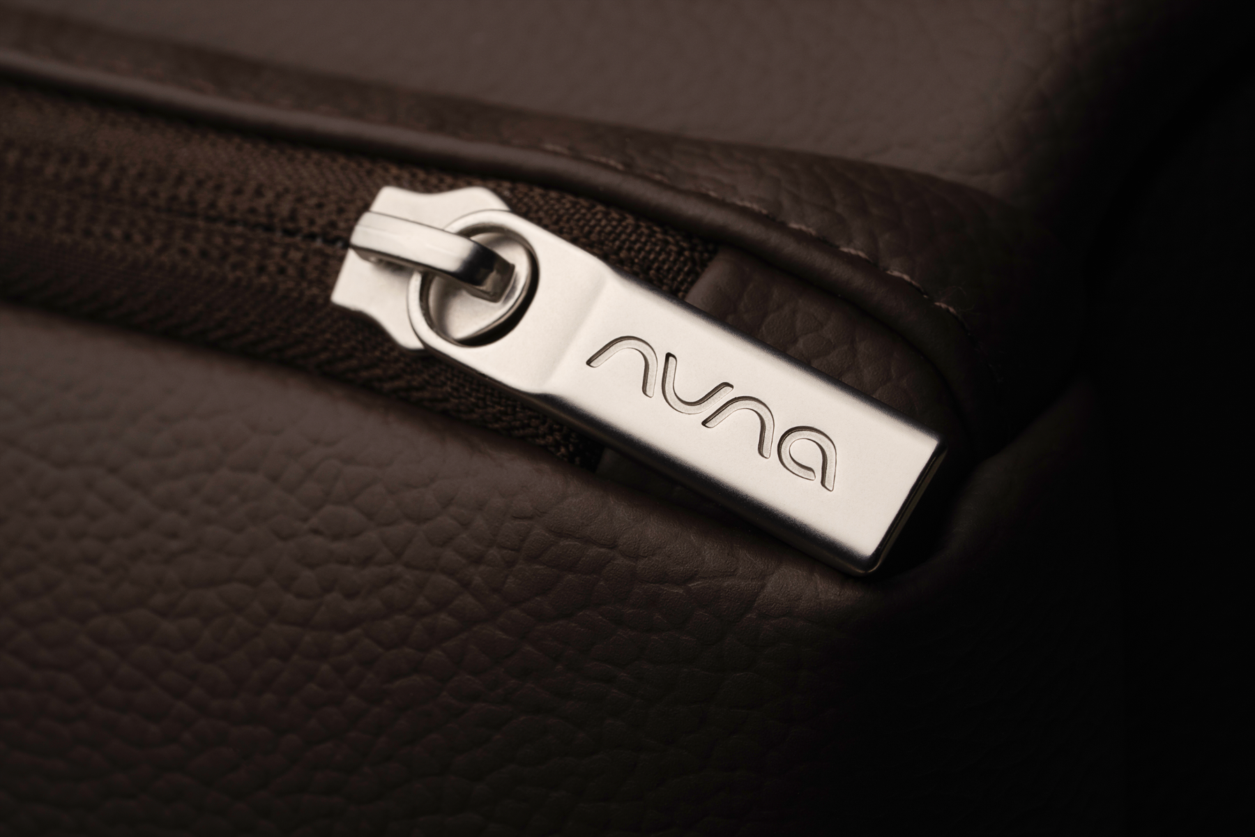 0172850001_14_nuna_luiertas_bmw_espresso.png 0172850001_14_nuna_luiertas_bmw_espresso.png_14