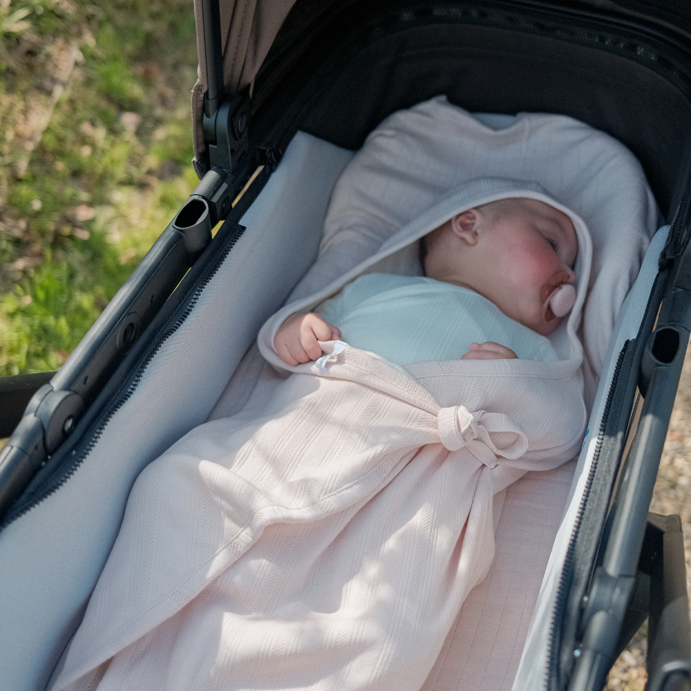 1262030006_7_wikkeldeken_lodger_wrapper_newborn_pointelle_powder 1262030006_7_wikkeldeken_lodger_wrapper_newborn_pointelle_powder_7