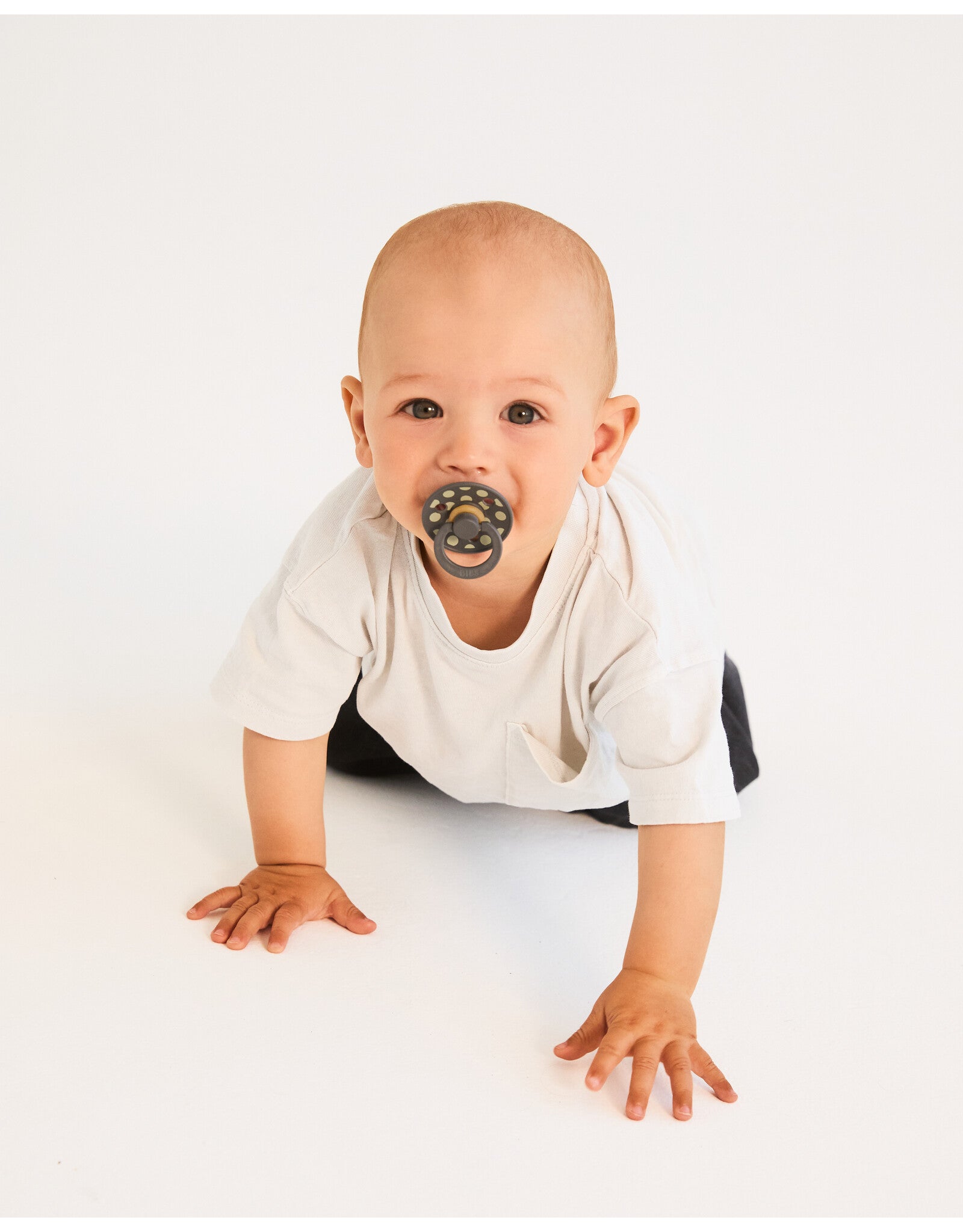 1912820049_4_Fopspeen_BIBS_Colour_Studio_Polka_Latex__Sage_Green_Iron_0_6mnd 1912820049_4_Fopspeen_BIBS_Colour_Studio_Polka_Latex__Sage_Green_Iron_0_6mnd_4