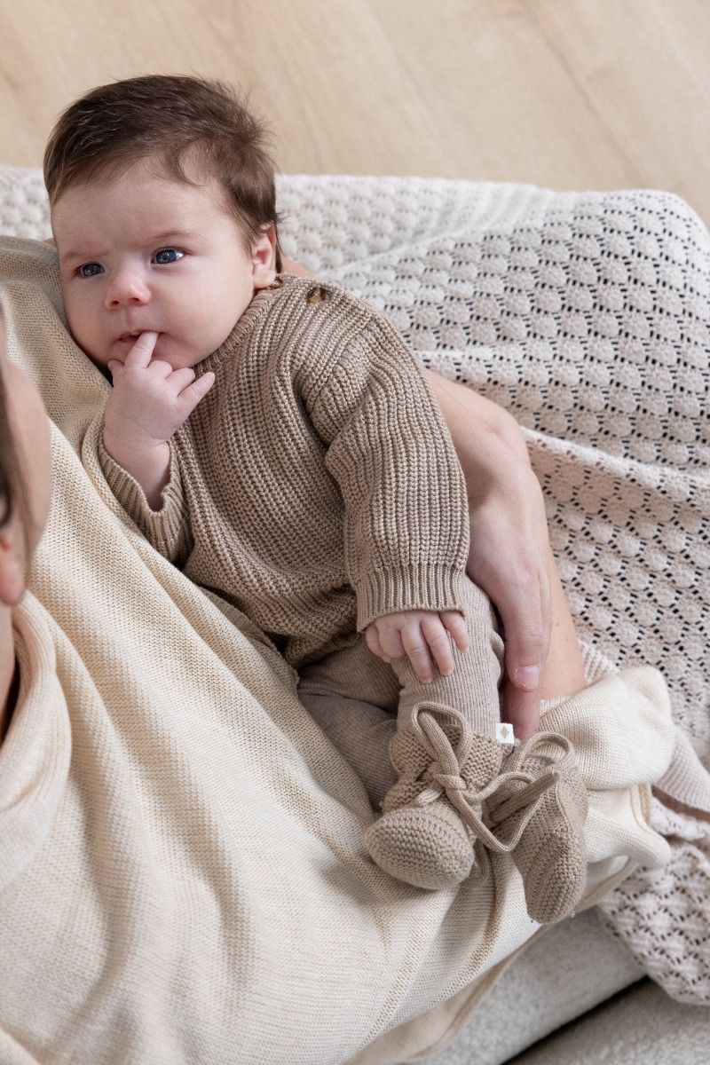 52202120_5_broek_feetje_fecapr24_rib_the_magic_is_in_you_taupe_melange 52202120_5_broek_feetje_fecapr24_rib_the_magic_is_in_you_taupe_melange_5