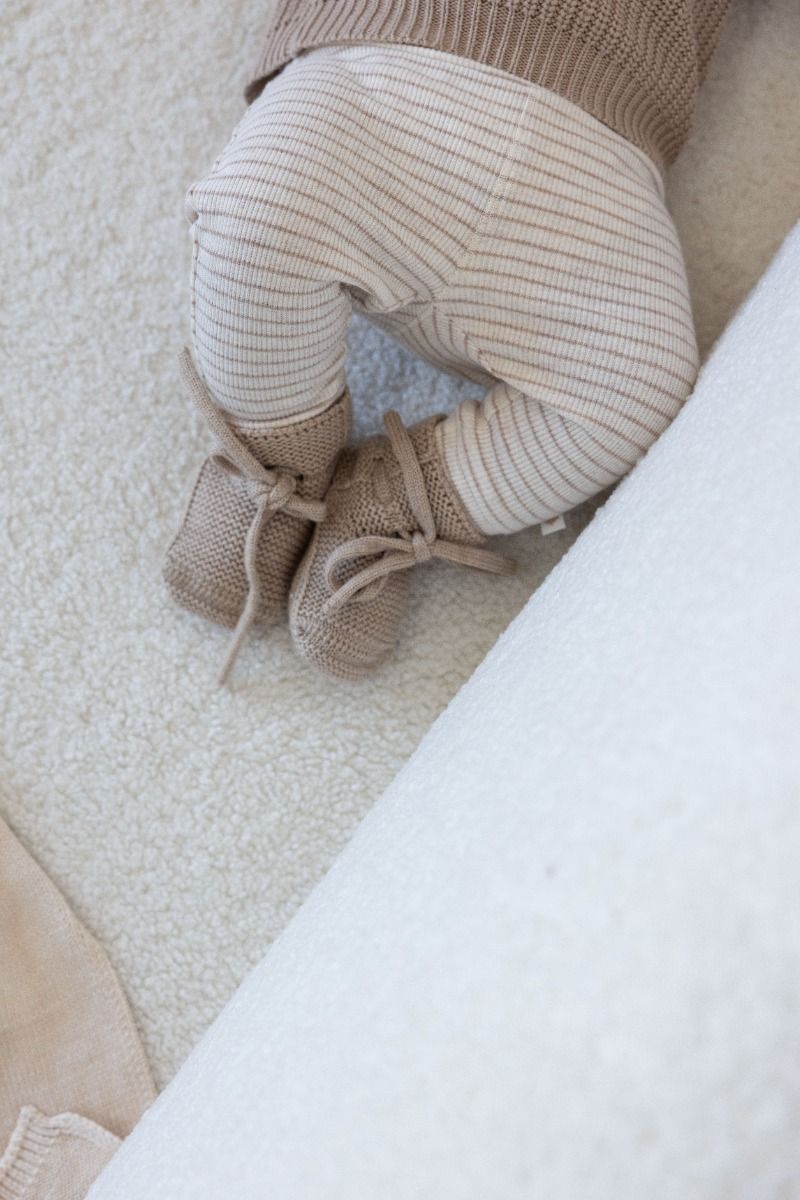 52202123_4_broek_feetje_fecapr24_rib_streep_magic_is_in_you_taupe_melange 52202123_4_broek_feetje_fecapr24_rib_streep_magic_is_in_you_taupe_melange_4