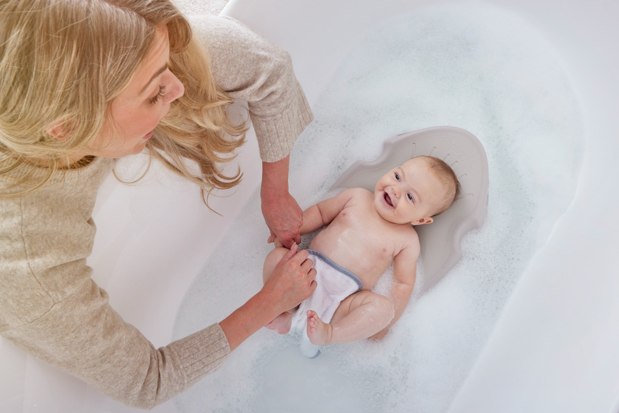 6532000011_7_Newborn_Support_Shnuggle_Taupe_v1 6532000011_7_Newborn_Support_Shnuggle_Taupe_v1_7