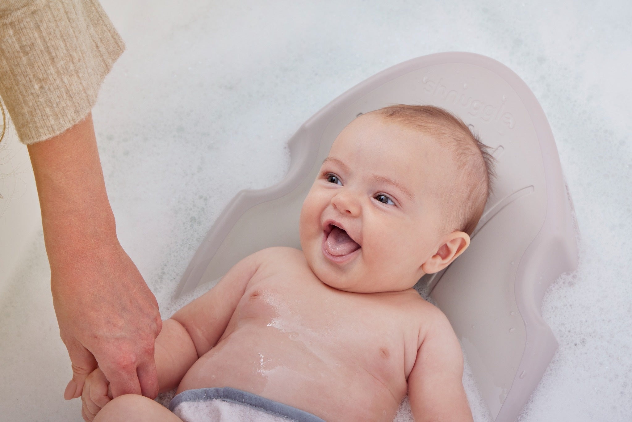 6532000011_8_Newborn_Support_Shnuggle_Taupe_v1 6532000011_8_Newborn_Support_Shnuggle_Taupe_v1_8