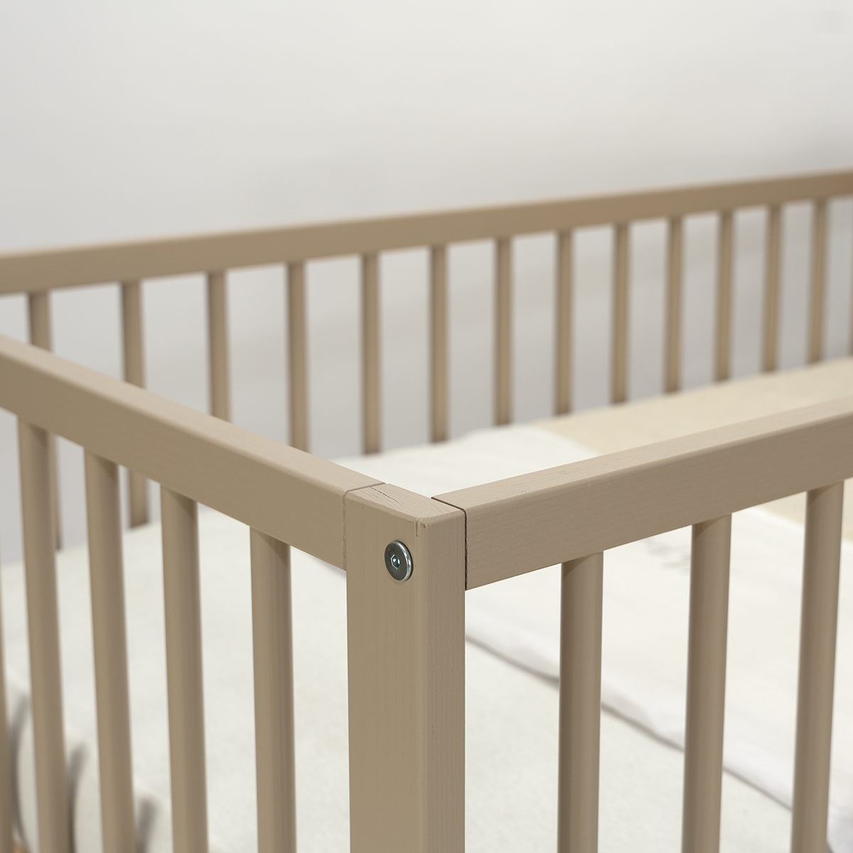 Babykamer Luca + Bastia (Meegroei Ledikant Luca Pure Sand 60x120 + XL-Commode Bastia Clay + Matras Cloudy) null_12