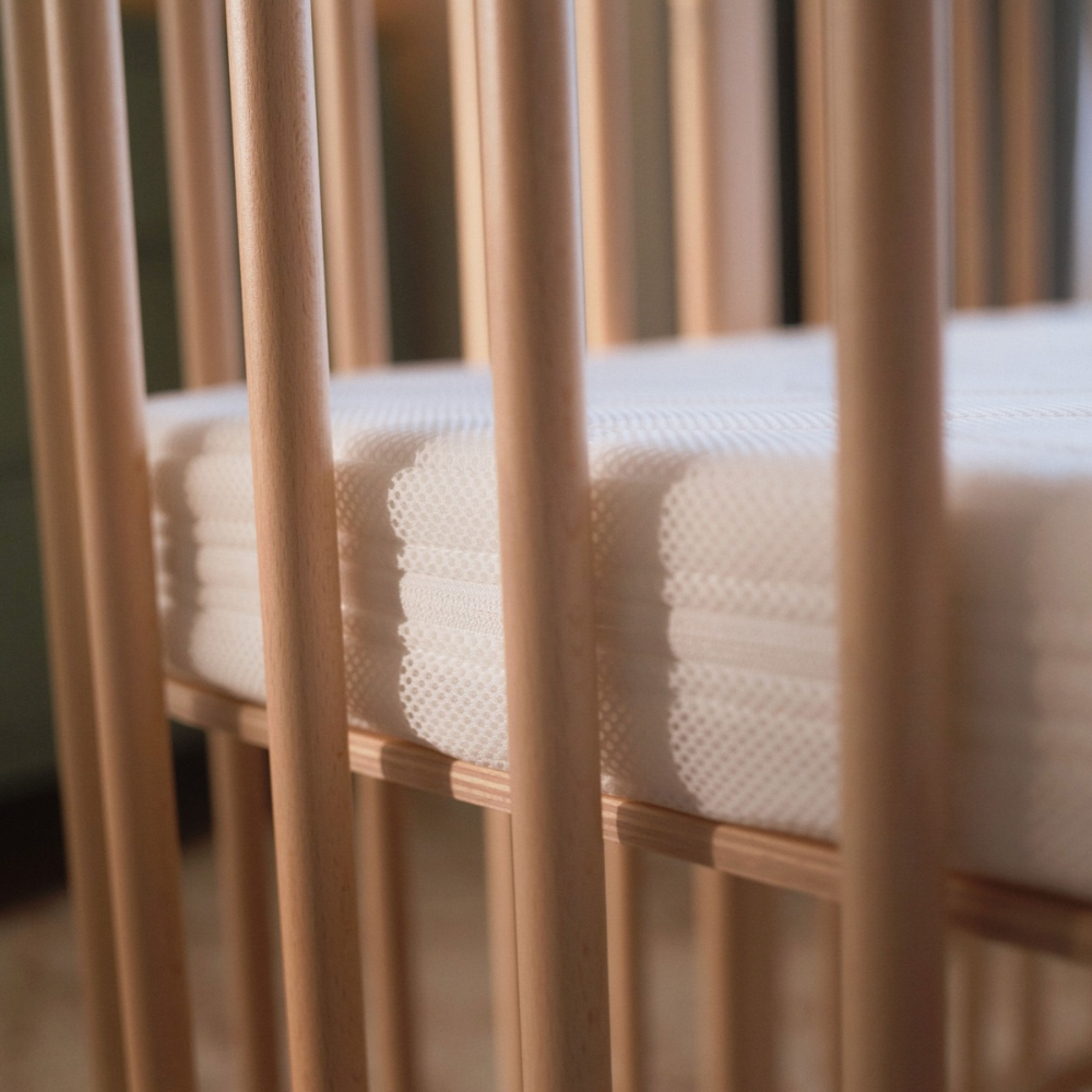 Set | Mini Bed Stokke® Nighti™ Naturel Incl. Extension, Matras Mini, & Bed, Wieltjes en Hoeslaken null_9
