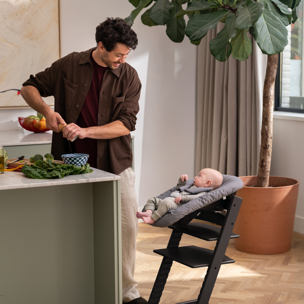 SET | Kinderstoel Stokke® Tripp Trapp® Black met Newbornset & Eetblad + Babyset null_9