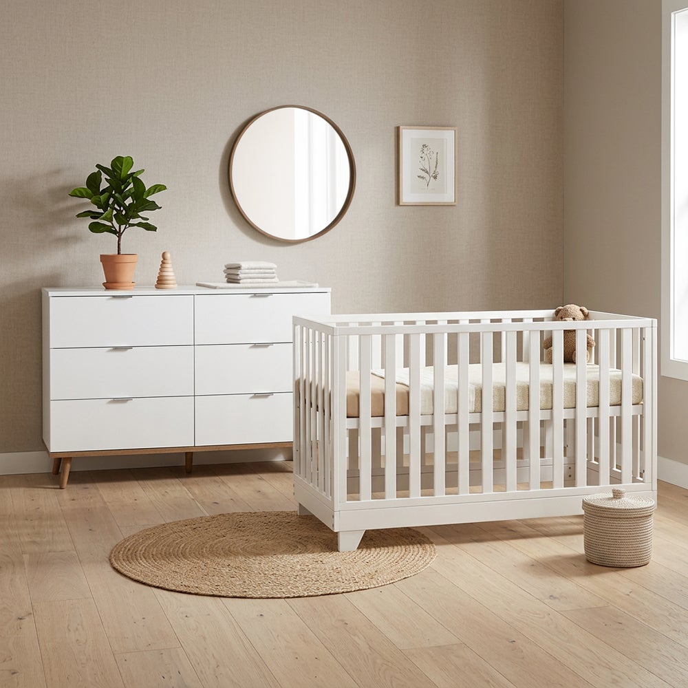 Babykamer Finori Göteborg + Meegroei Ledikant Lois V2 White (Commode 6 lades + Ledikant)