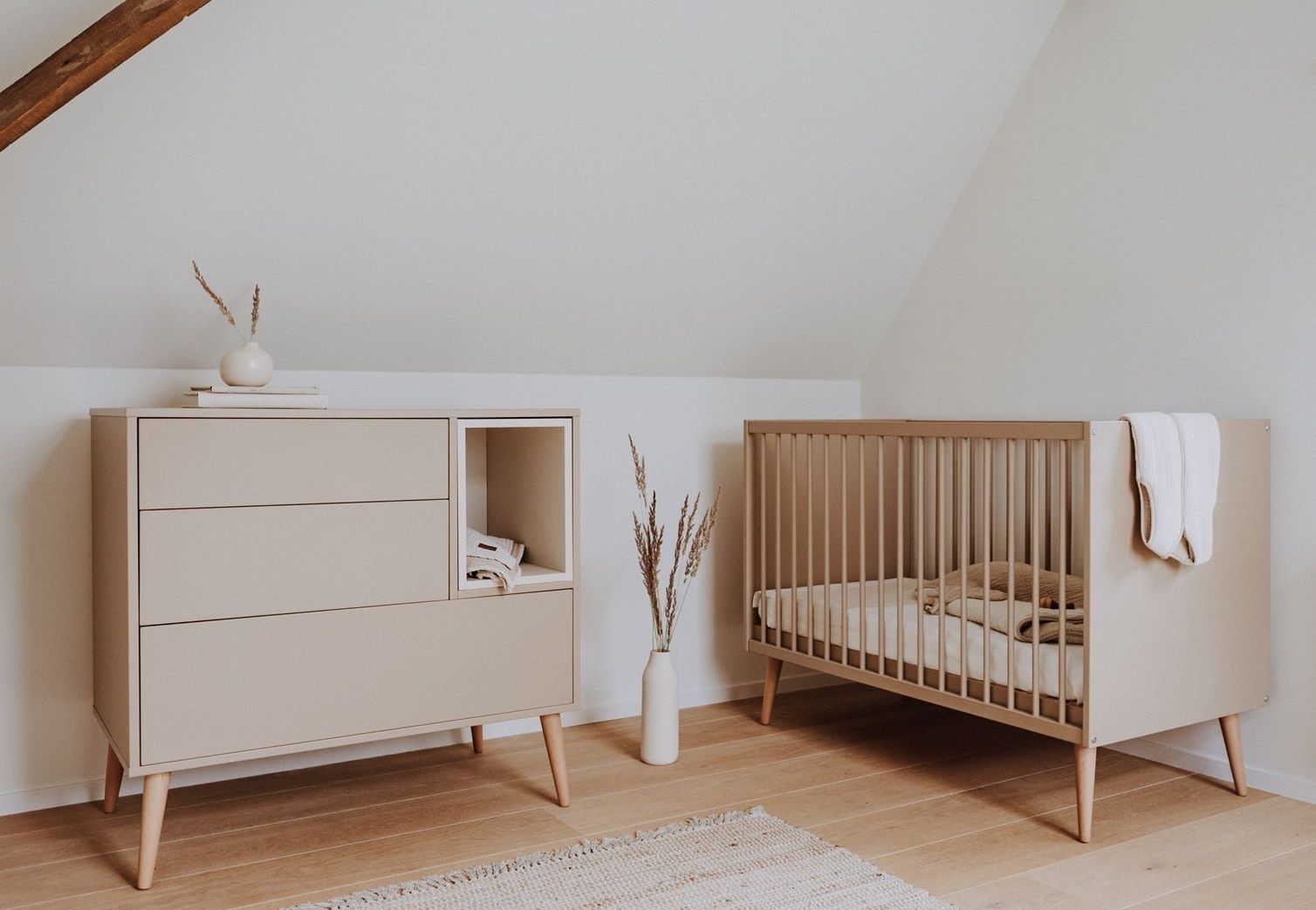 Babykamer Quax Cocoon Latte (Ledikant + Commode)